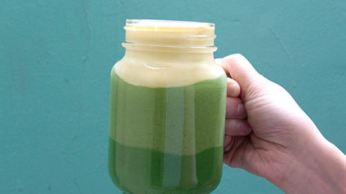 How to Properly Use the Smoothie Strainer