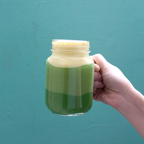 How to Properly Use the Smoothie Strainer